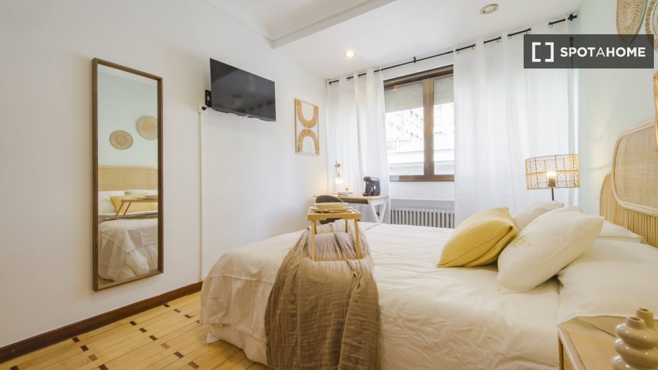 Double room Madrid, 7 beds, 135m² — photo 11