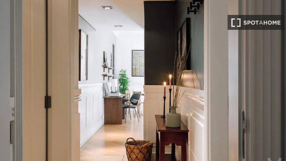 Apartment Lisbon, 2 beds, 115m² — photo 19