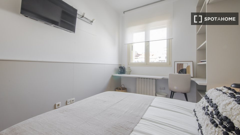 Double room Madrid, 5 beds — photo 9