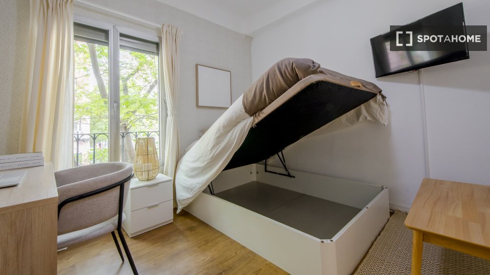 Double room Madrid, 4 beds, 120m² — photo 17