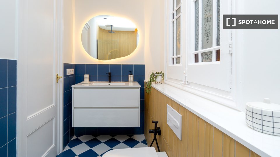 Apartment Barcelona, 4 beds, 135m² — photo 14