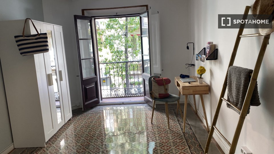 Double room Barcelona, 5 beds, 140m² — photo 5