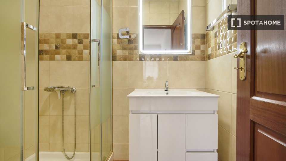 Double room Lisbon, 4 beds — photo 9