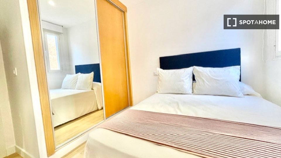 Double room Madrid, 18 beds — photo 18