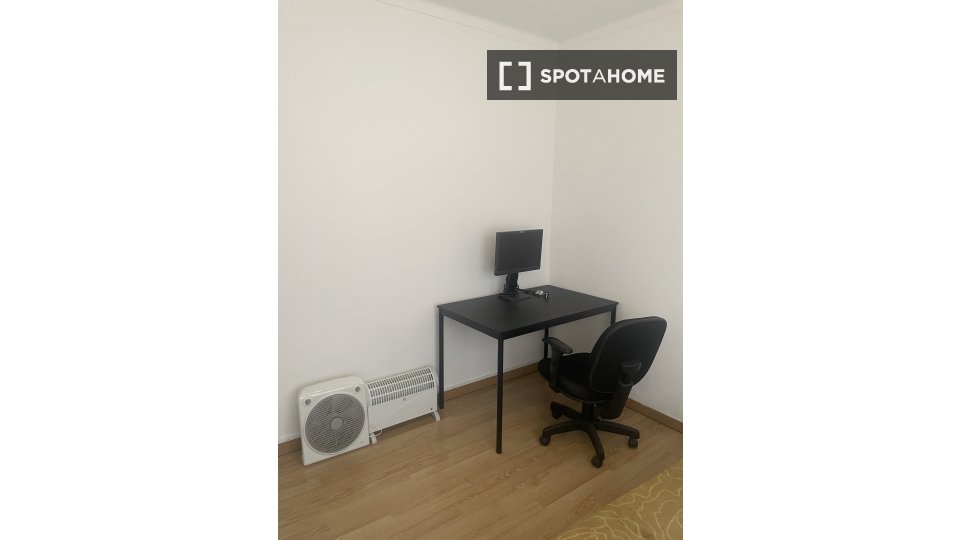 Double room Lisbon, 2 beds — photo 8