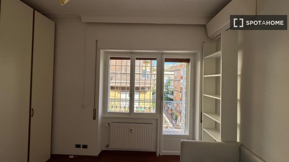 Double room Rome, 3 beds — photo 16