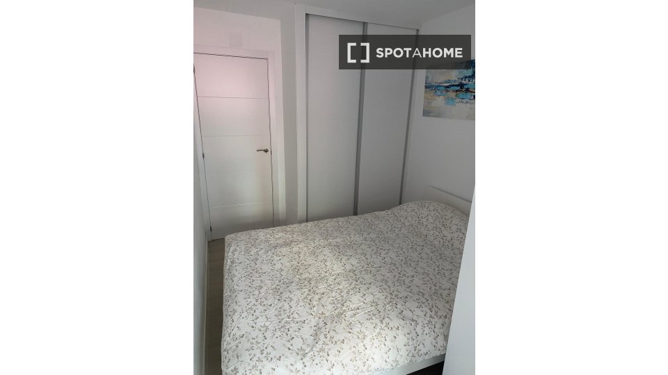 Double room Madrid, 3 beds — photo 1