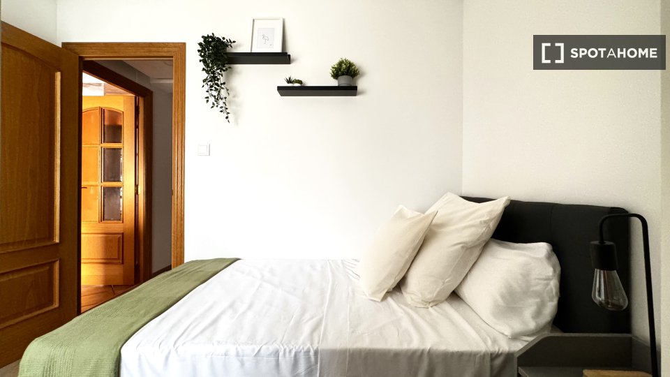 Double room Valencia, 5 beds, 135m² — photo 3