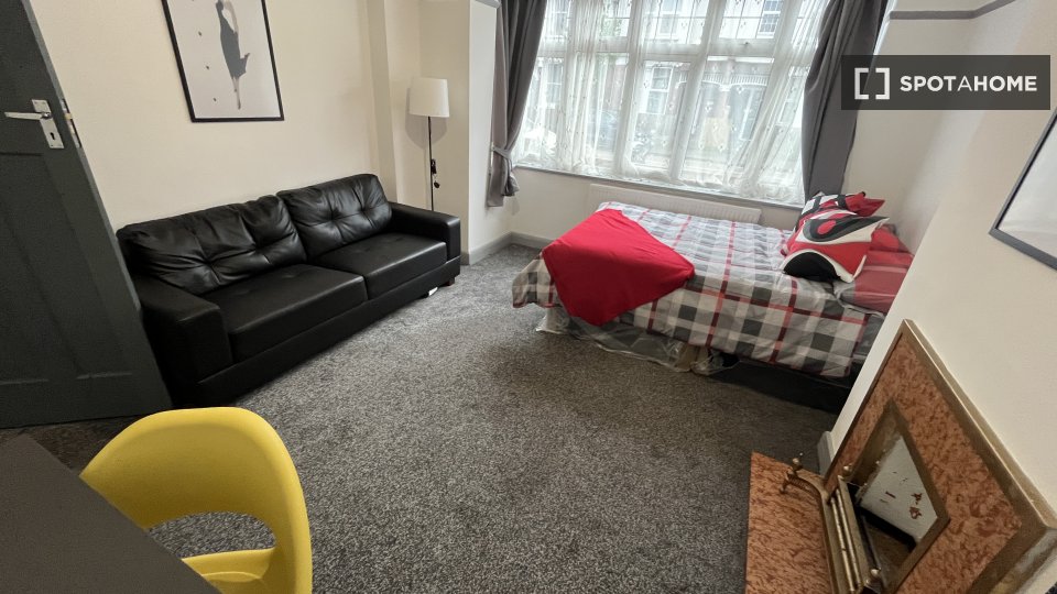 Double room London, 5 beds — photo 19