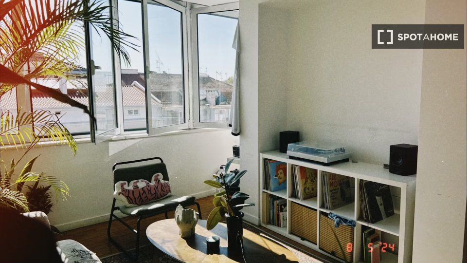 Double room Lisbon, 2 beds — photo 12