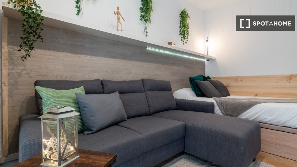 Double room Madrid, 7 beds, 160m² — photo 3