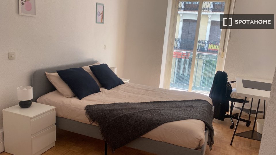 Double room Madrid, 5 beds — photo 11