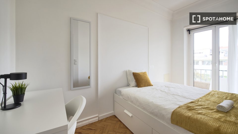 Double room Lisbon, 9 beds — photo 21