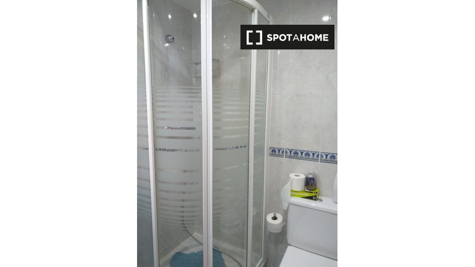 Double room Madrid, 2 beds — photo 5