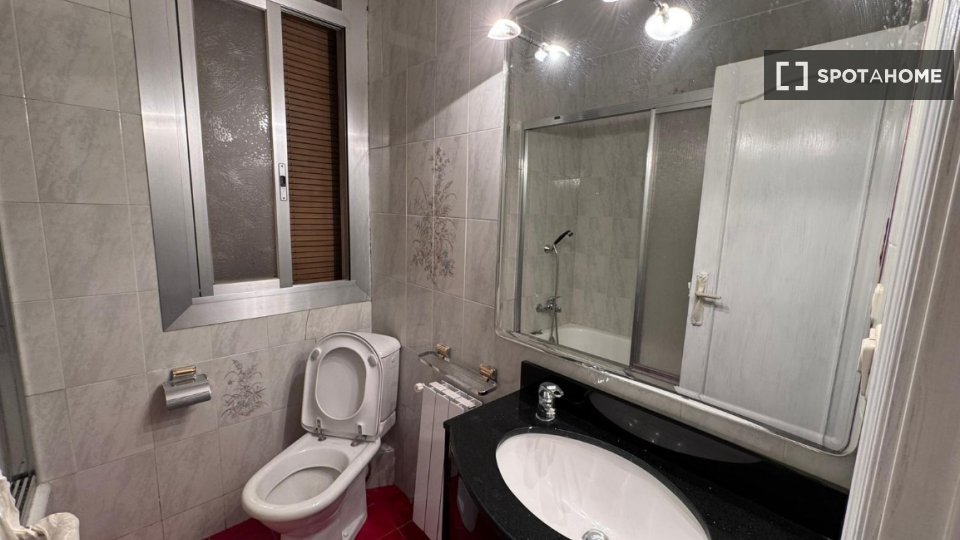 Double room Barcelona, 5 beds, 110m² — photo 4