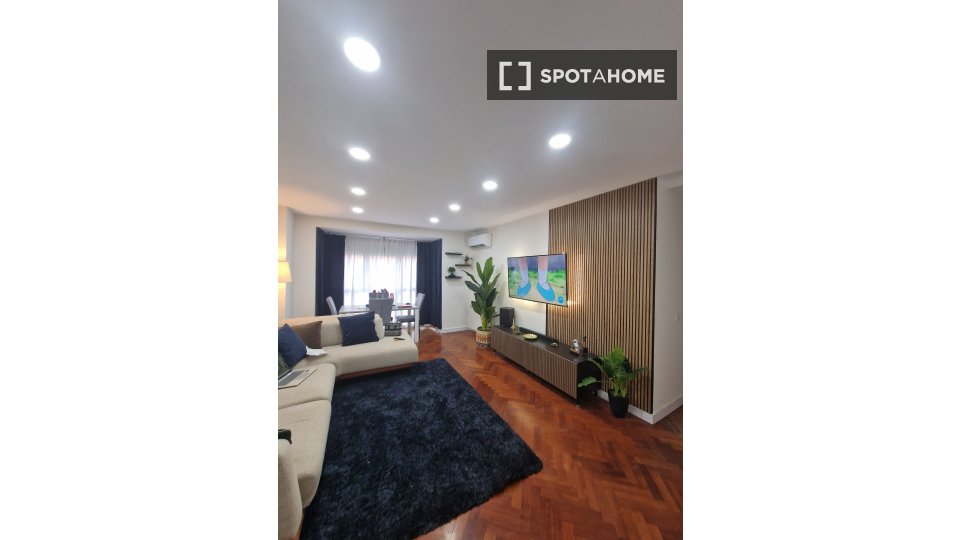 Apartamento de 3 habitaciones en alquiler en San Fermín, Madrid.