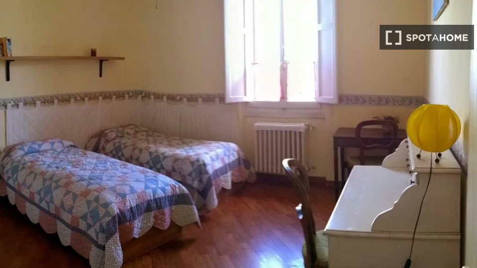 Double room Florence, 3 beds, 115m² — photo 10