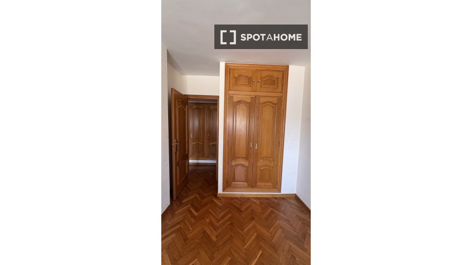 Double room Valencia, 5 beds, 240m² — photo 8