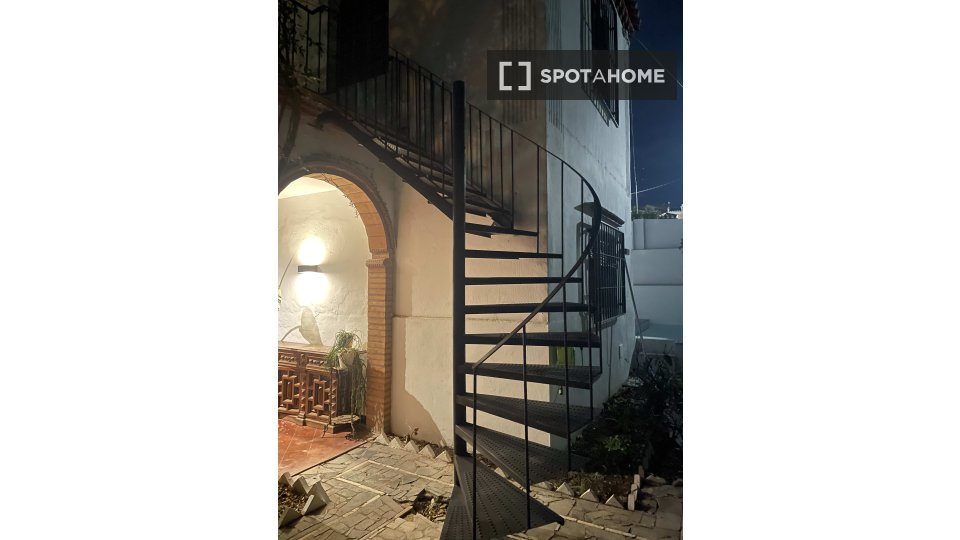 Double room Granada, 3 beds, 100m² — photo 3