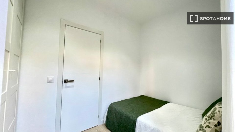 Double room Madrid, 12 beds — photo 1