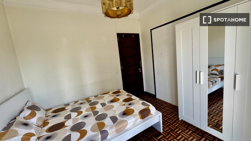 Double room Lisbon, 4 beds, 112m² — photo 1
