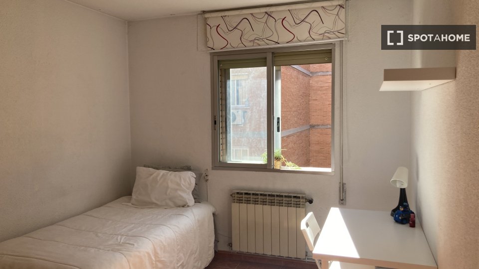 Double room Madrid, 4 beds — photo 51