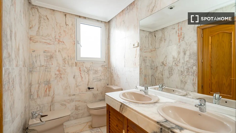 Double room Madrid, 10 beds — photo 12
