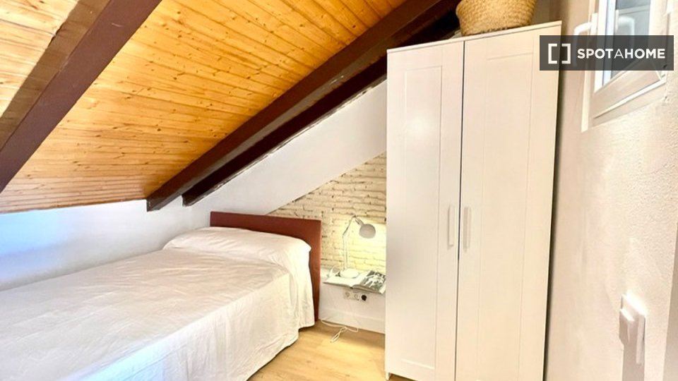 Double room Madrid, 18 beds — photo 9