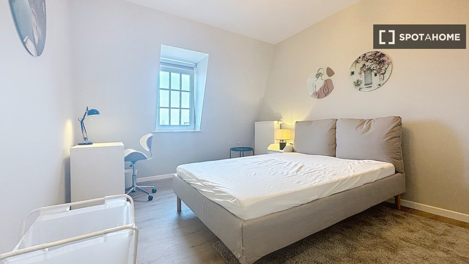 Double room Brussels, 5 beds — photo 5
