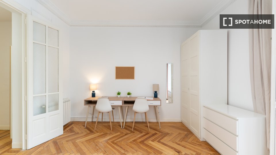 Double room Madrid, 4 beds — photo 17