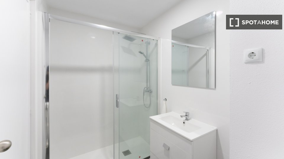 Double room Madrid, 6 beds — photo 10