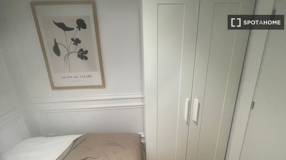 Double room Madrid, 10 beds, 173m² — photo 28