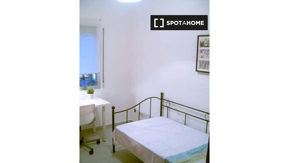 Double room Madrid, 3 beds — photo 1
