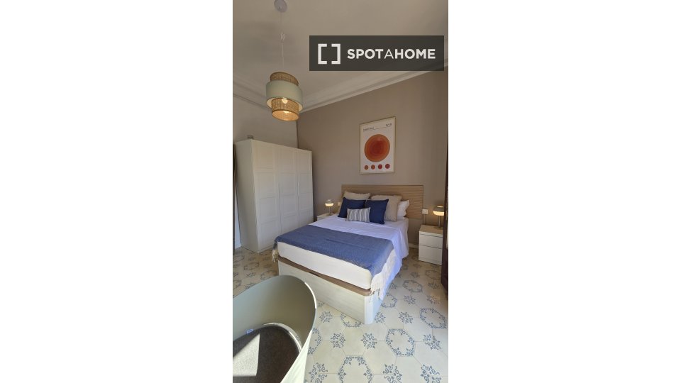 Double room Barcelona, 7 beds, 210m² — photo 2