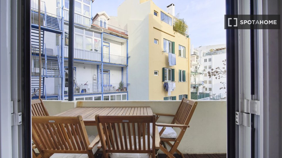 Double room Lisbon, 6 beds — photo 14