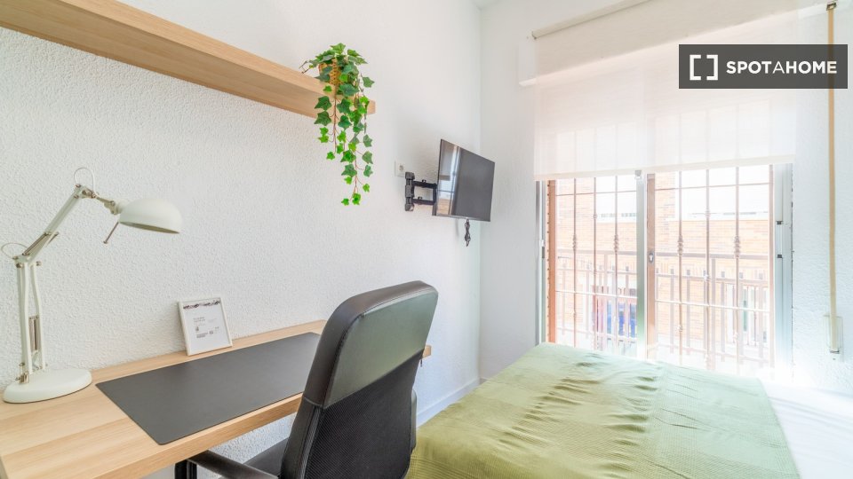 Habitación en piso de 7 habitaciones en alquiler en Getafe, Madrid