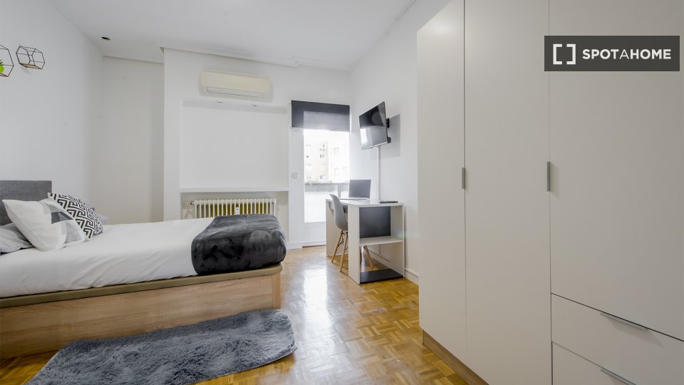 Double room Madrid, 8 beds, 240m² — photo 21