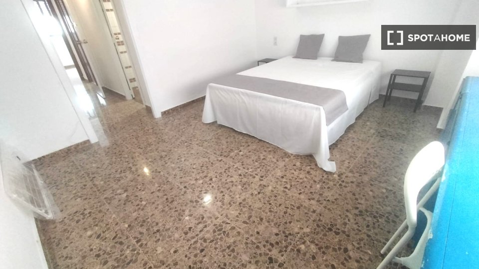 Double room Valencia, 4 beds, 120m² — photo 13