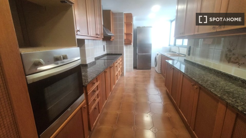 Double room Valencia, 4 beds, 120m² — photo 8