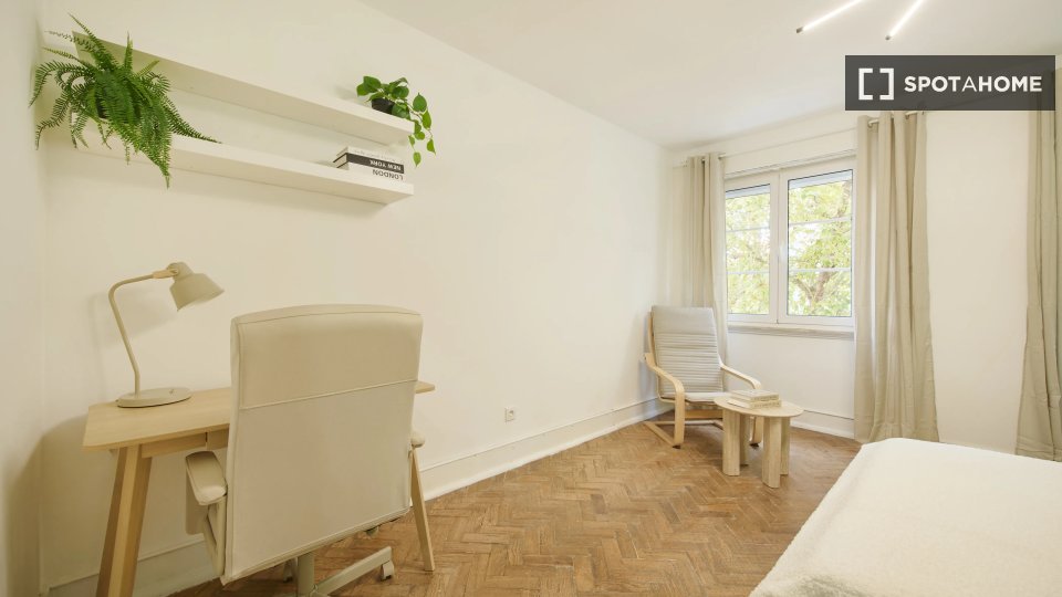 Double room Lisbon, 6 beds — photo 11