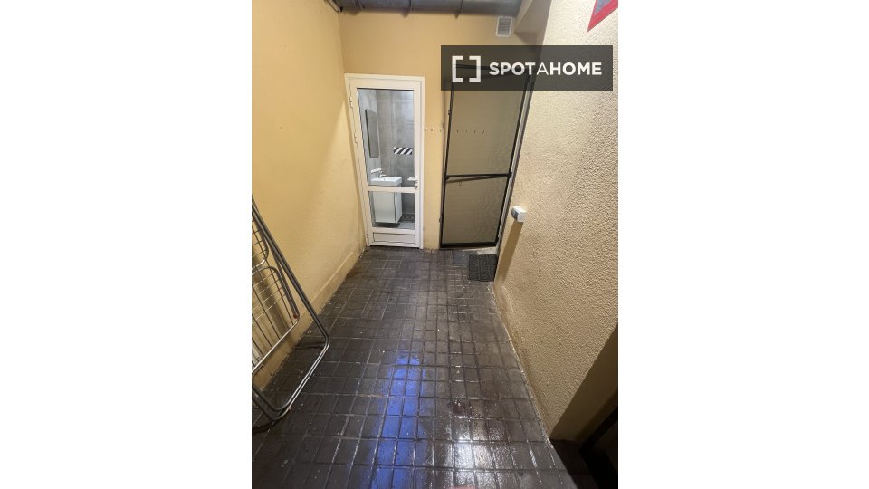 Double room Barcelona, 3 beds, 80m² — photo 3