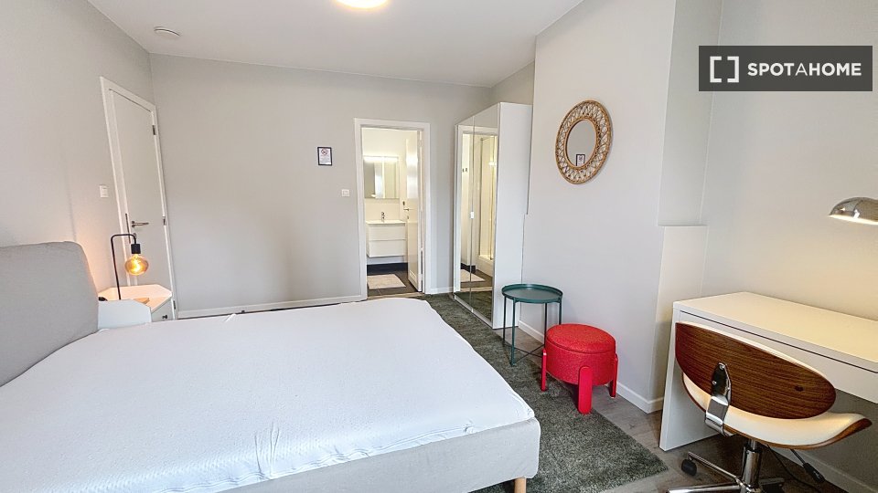 Double room Brussels, 5 beds — photo 31