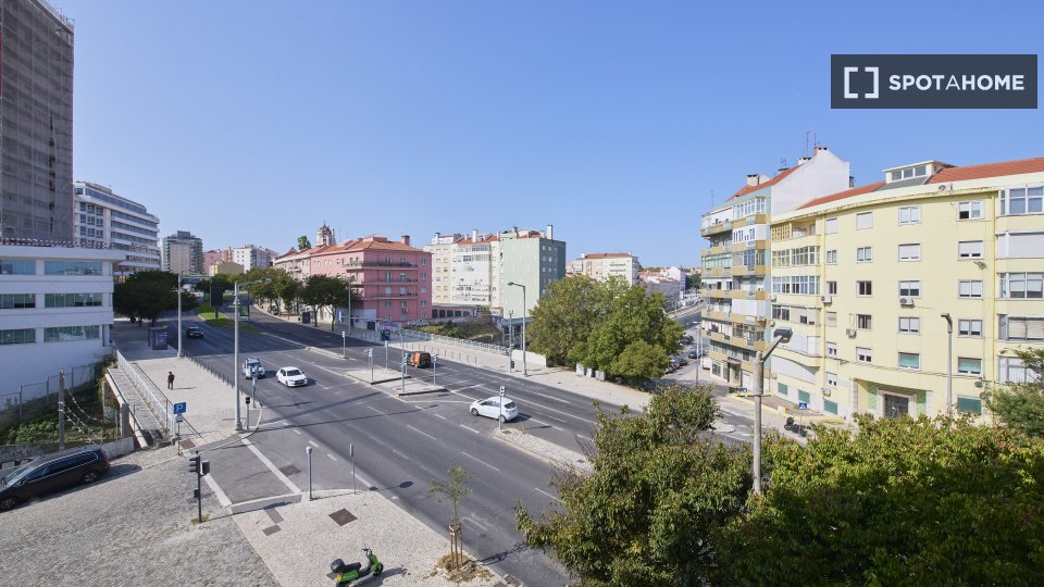 Double room Lisbon, 4 beds — photo 10