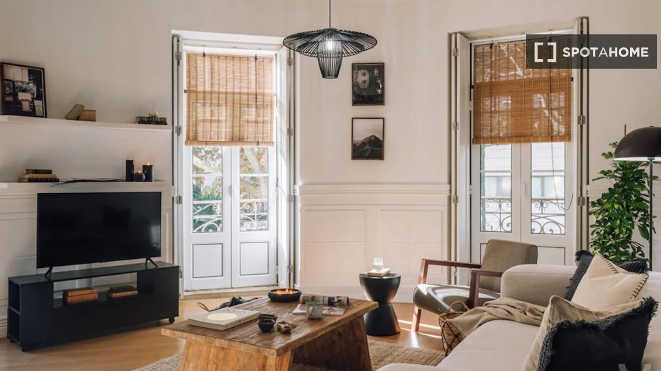 Apartment Lisbon, 2 beds, 115m² — photo 15