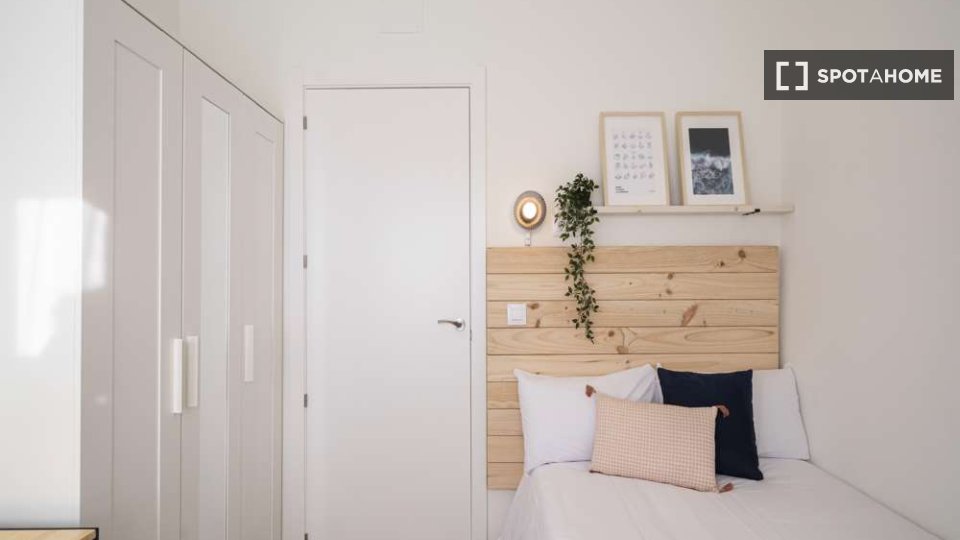 Double room Madrid, 17 beds — photo 14