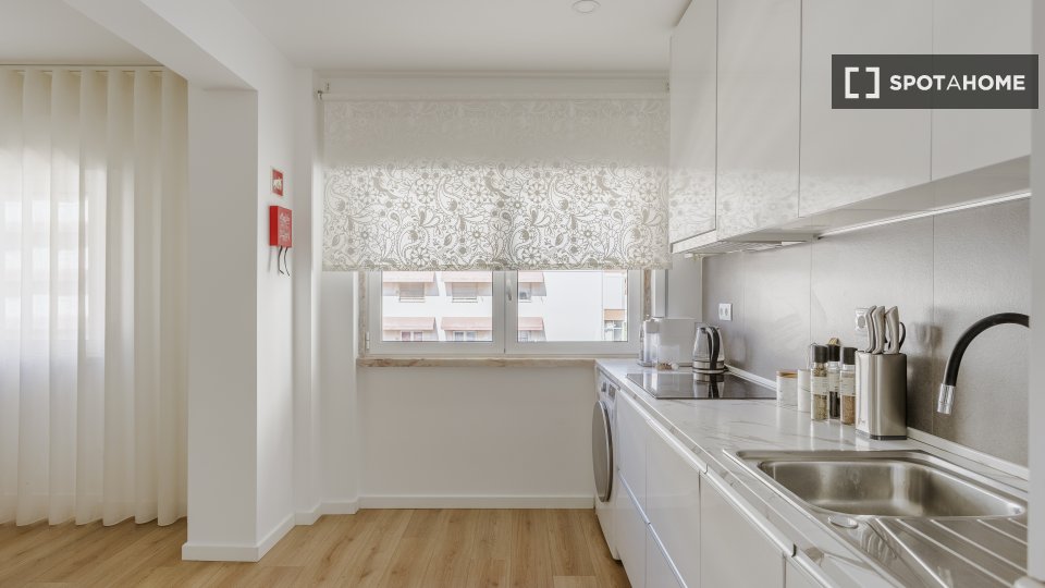 Apartment Lisbon, 2 beds — photo 12