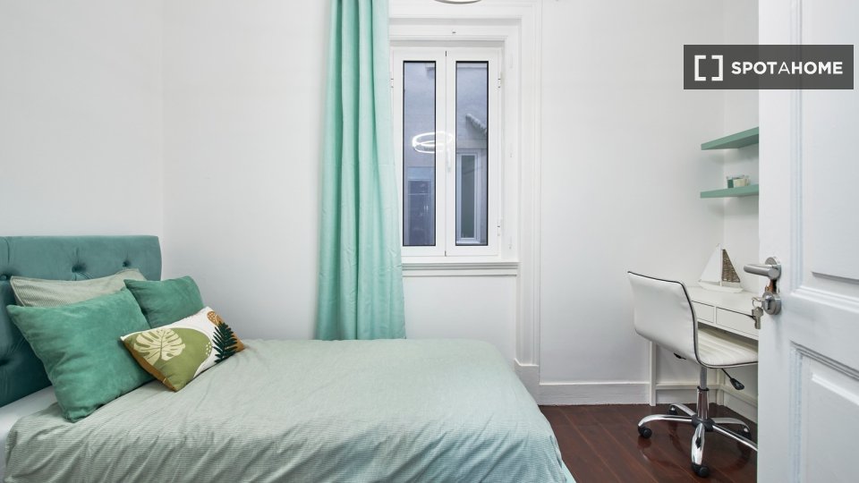 Double room Lisbon, 8 beds — photo 23
