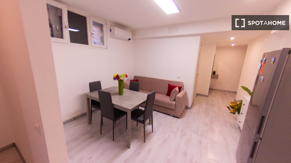 Double room Milan, 3 beds, 75m² — photo 22
