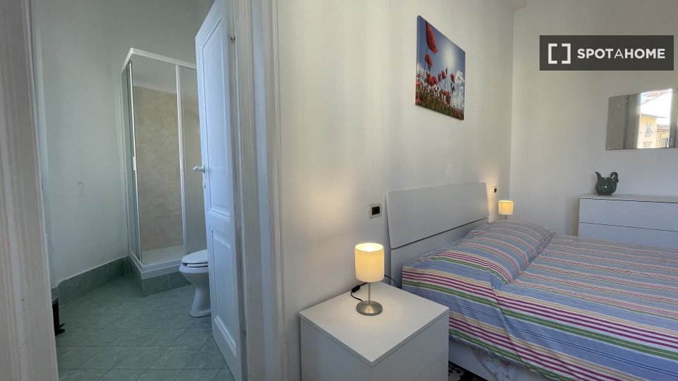 Double room Florence, 4 beds, 90m² — photo 4