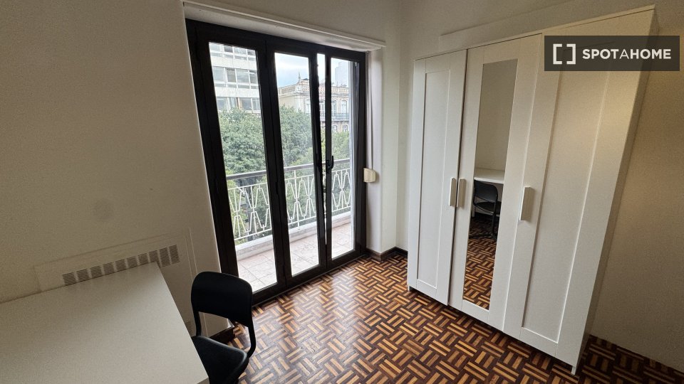 Double room Lisbon, 4 beds, 112m² — photo 5